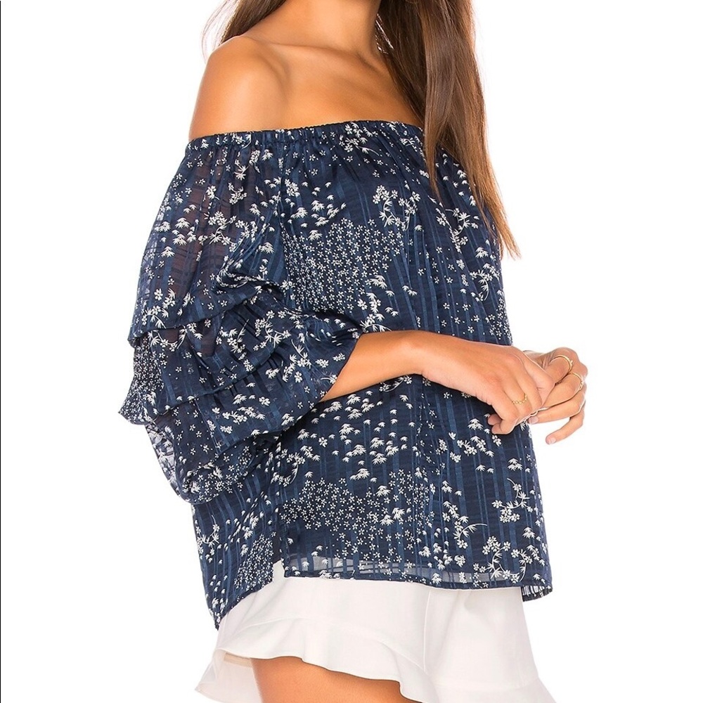 💙✨ NWT ✨💙 1. STATE Off Shoulder Blouse in Navy Yard